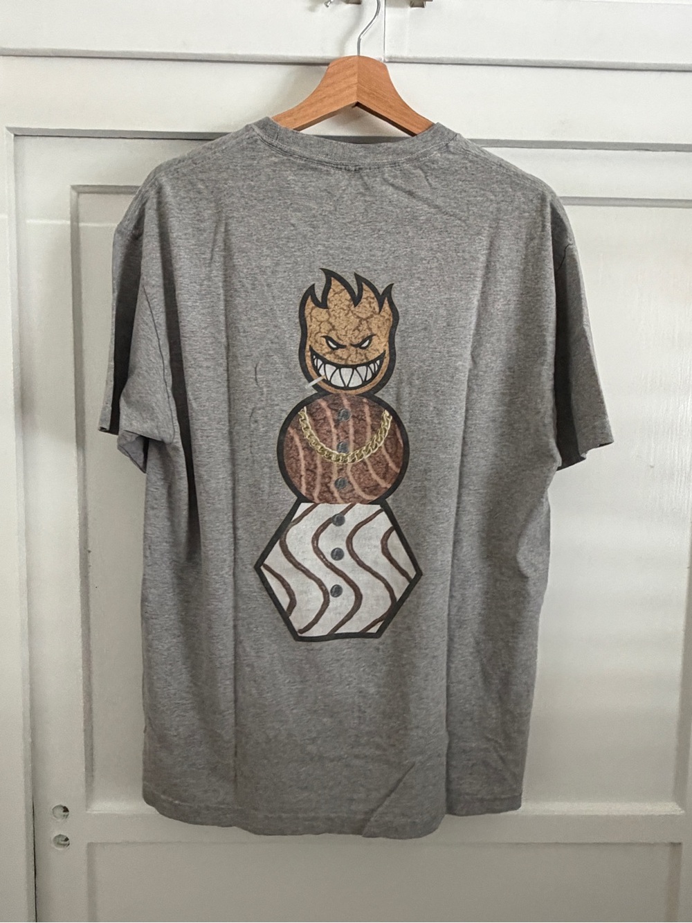 Skatie Gray Graphic Back-Print Tee with Brown & Gold Accents